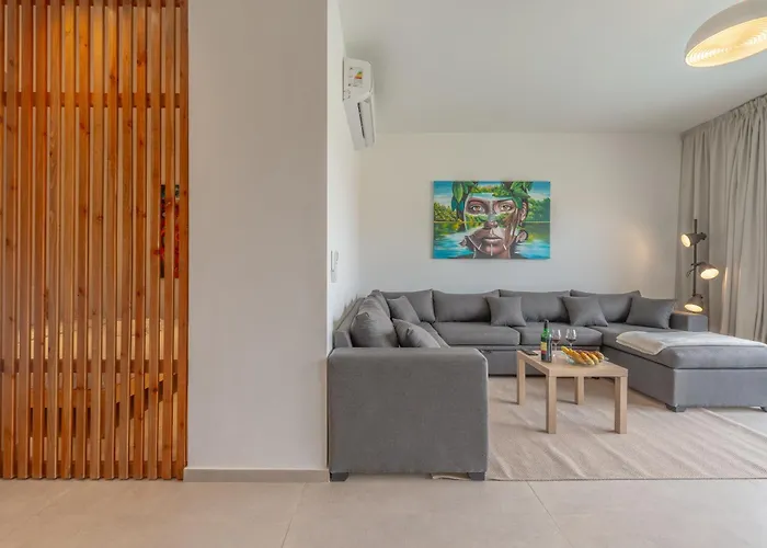 Chic 1 Bedroom With Private Jacuzzi Gurdaka