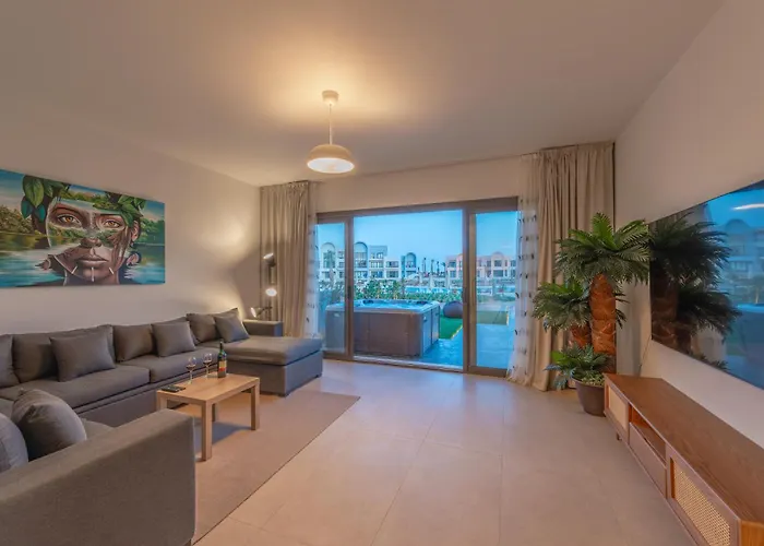 Chic 1 Bedroom With Private Jacuzzi