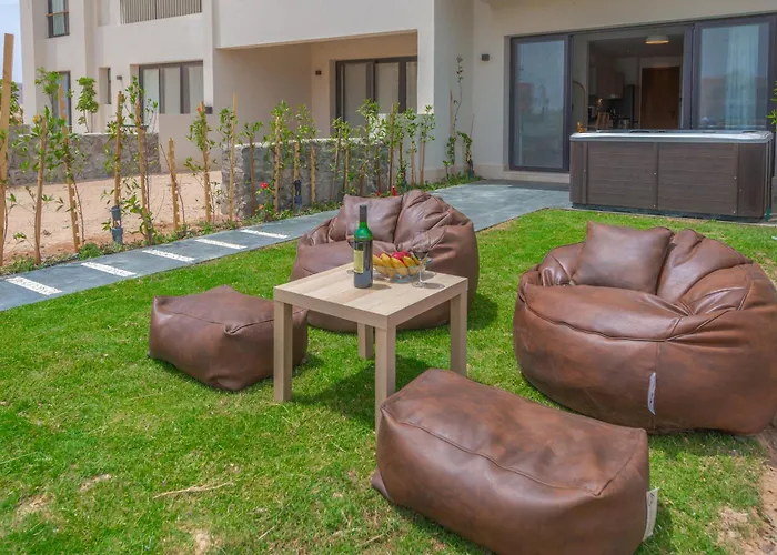 Chic 1 Bedroom With Private Jacuzzi Apartman Gurdaka