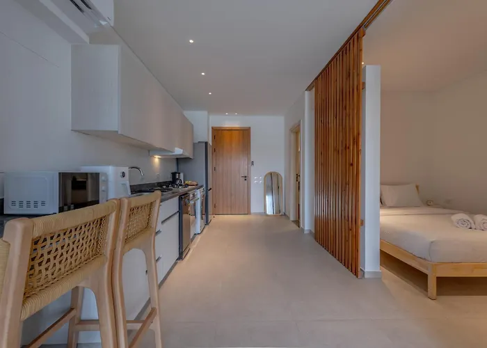 Chic 1 Bedroom With Private Jacuzzi Gurdaka